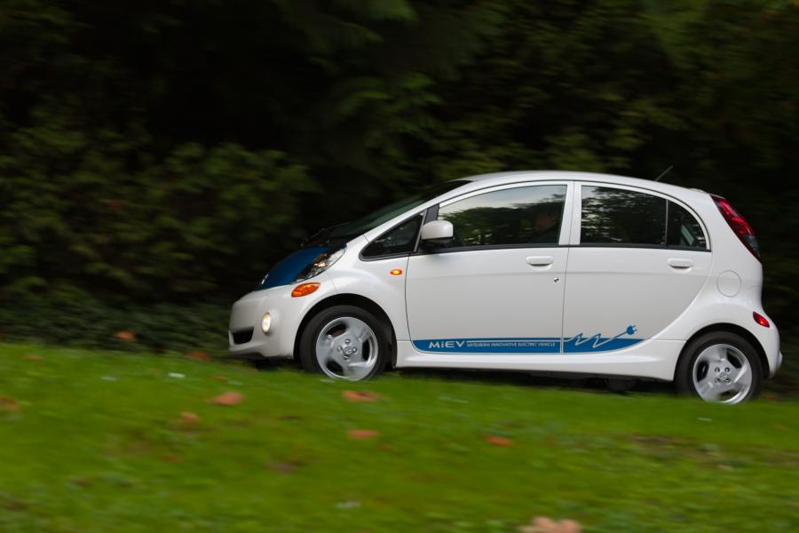  Mitsubishi i-MiEV 2012 года  (US) (фото 136 из 234)